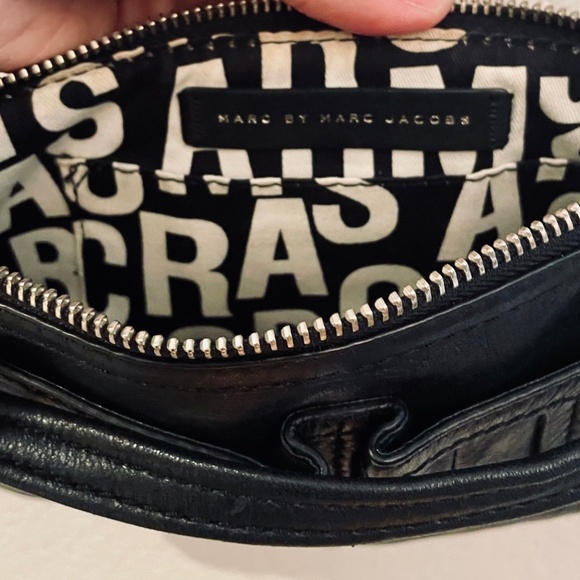 MARC BY MARC JACOBS Vintage Leather Y2K Crossbody Bag - Picture 6 of 8